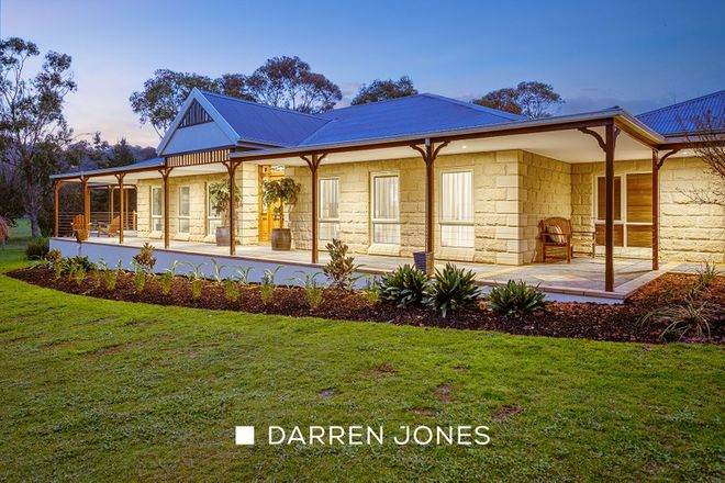 Picture of 10 North Oatlands Road, YARRAMBAT VIC 3091