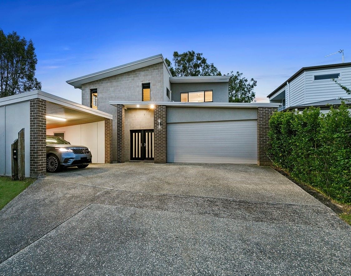 5 bedrooms House in 40 Careel Close HELENSVALE QLD, 4212
