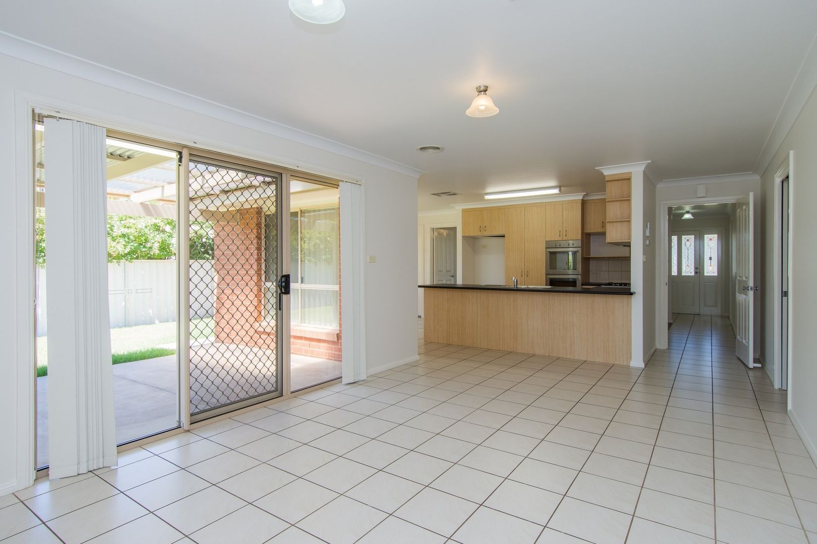 3 Walla Place, Glenfield Park NSW 2650, Image 2