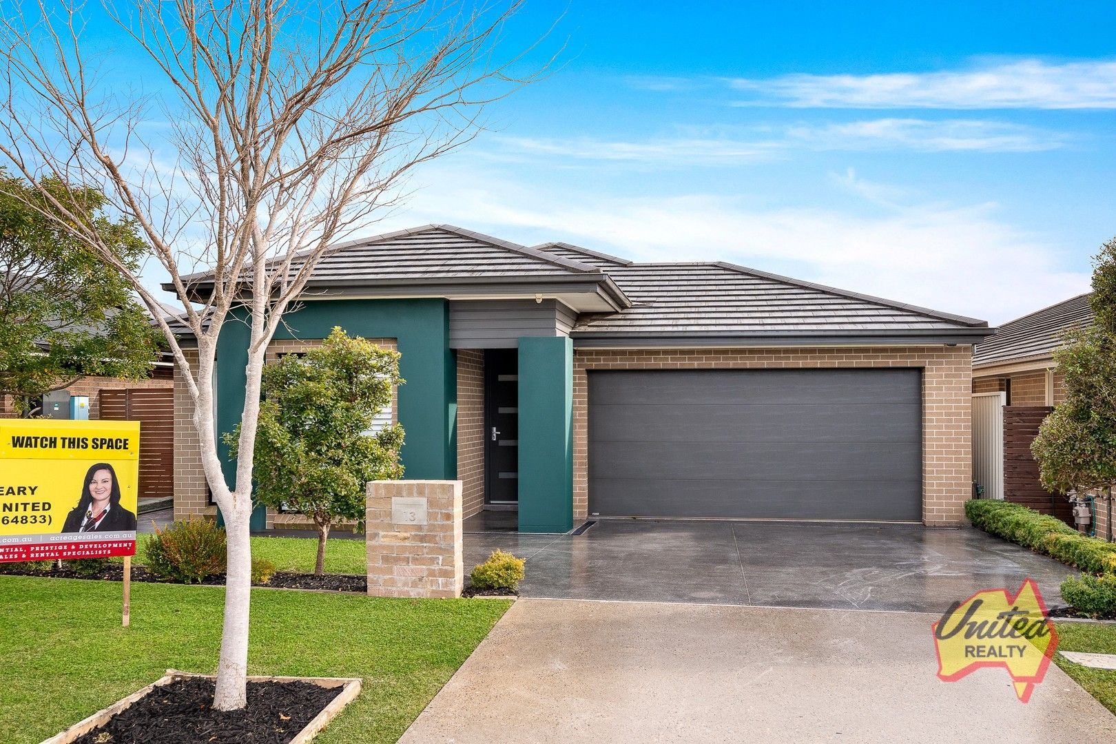 4 bedrooms House in 13 Bartlett Street ORAN PARK NSW, 2570