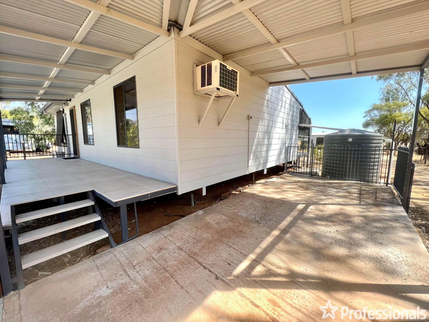 19 Hunter Road, Muluckine WA 6401, Image 2