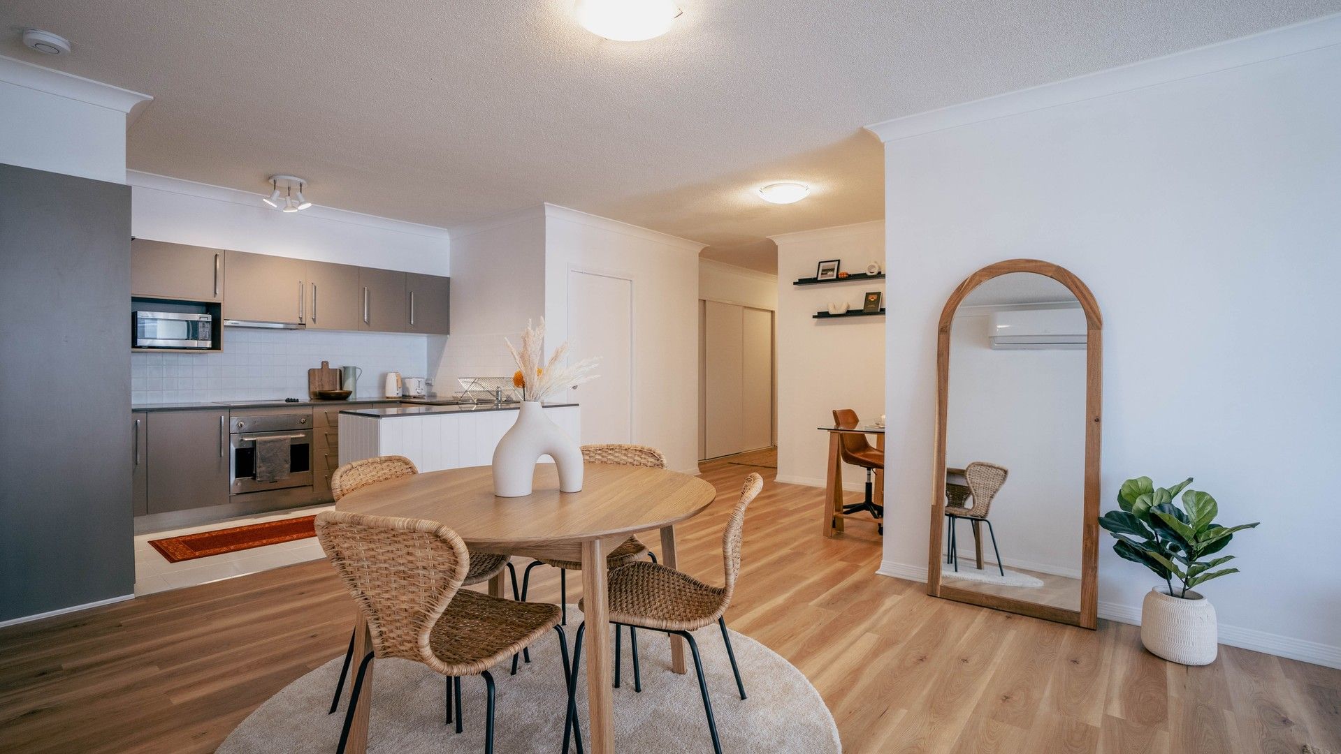 2 bedrooms Apartment / Unit / Flat in @/12 Executive Drive BURLEIGH WATERS QLD, 4220