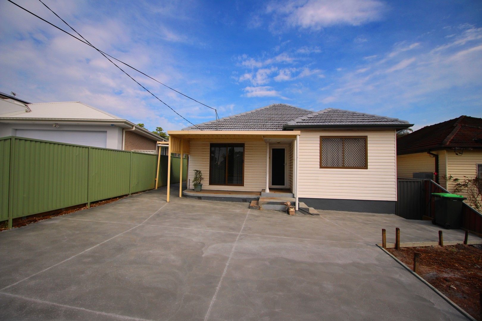 4 bedrooms House in 8 Holley Road BEVERLY HILLS NSW, 2209