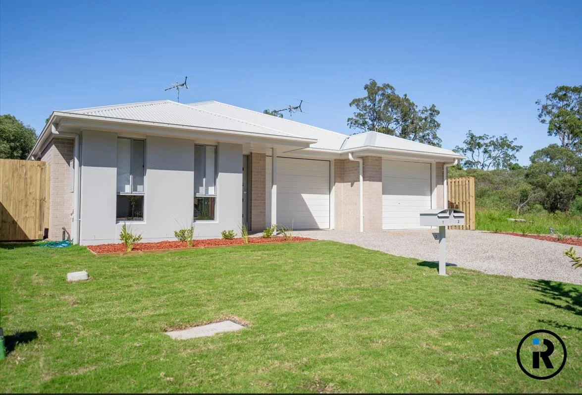 2/3 Creek Place, Park Ridge QLD 4125
