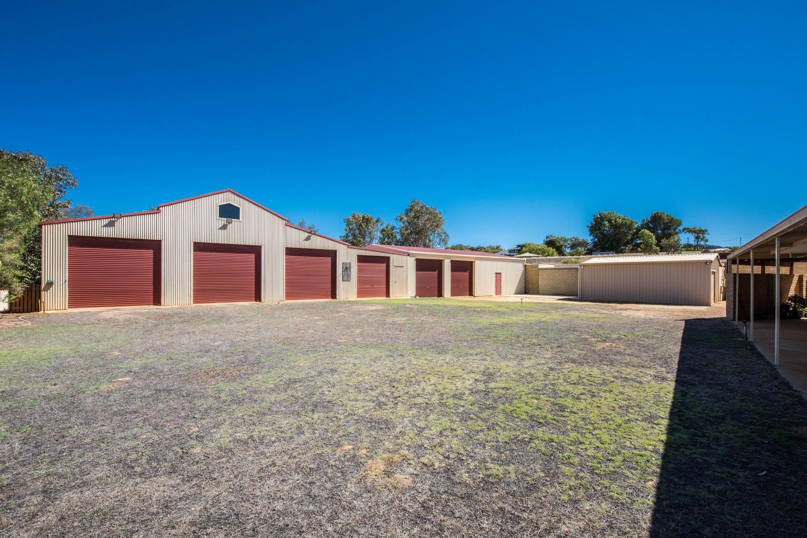 4 bedrooms House in 5 Mills Road MORESBY WA, 6530