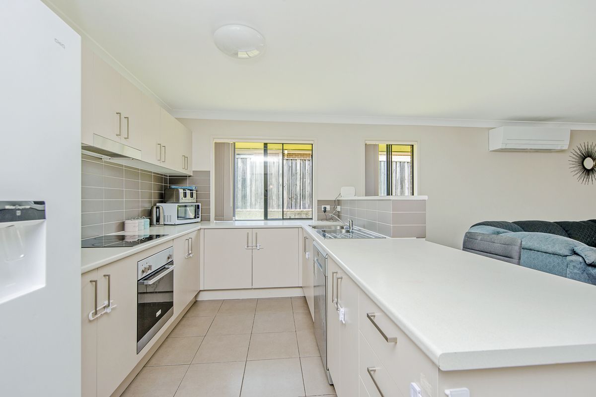 11 Brookfield Avenue, Fletcher NSW 2287, Image 2