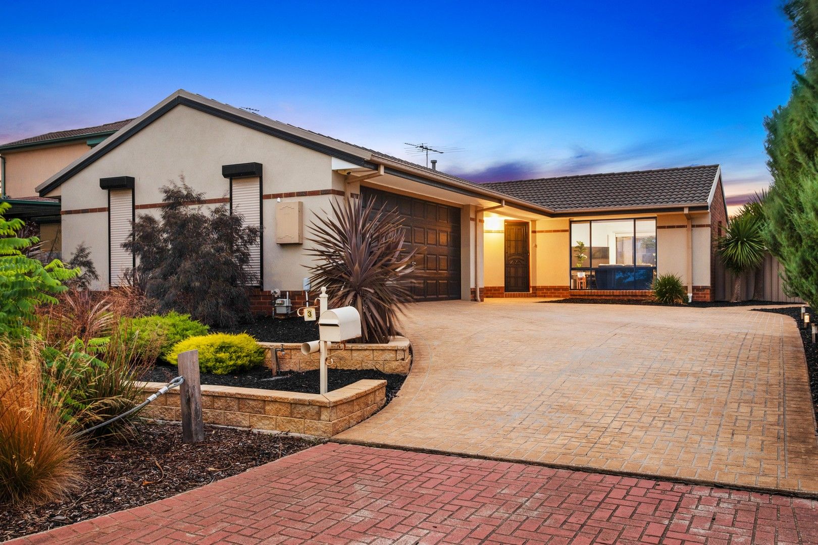 4 bedrooms House in 3 Kinley Place HILLSIDE VIC, 3037