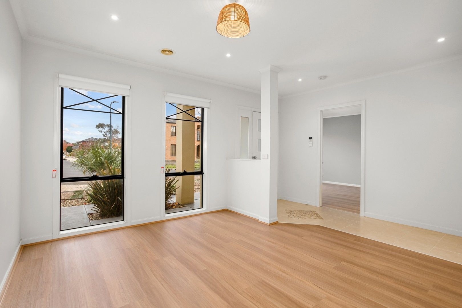 4 bedrooms House in 9 Silverdale Walk CAIRNLEA VIC, 3023