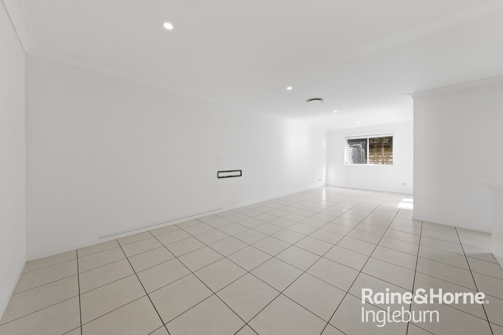 2 Highland Close, Macquarie Links NSW 2565, Image 1