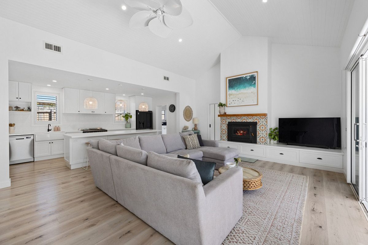 4 bedrooms House in 23 Surrey Place INVERLOCH VIC, 3996