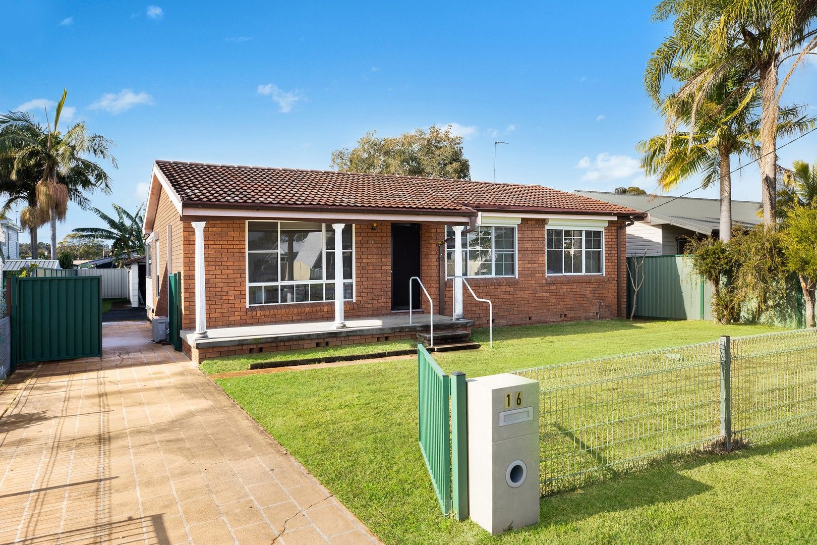 3 bedrooms House in 16 Flinders Avenue KILLARNEY VALE NSW, 2261