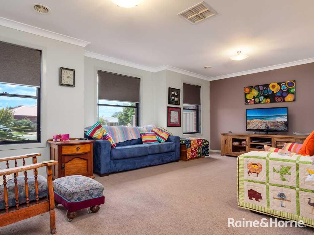 2 Rosella Place, Mount Austin NSW 2650, Image 1