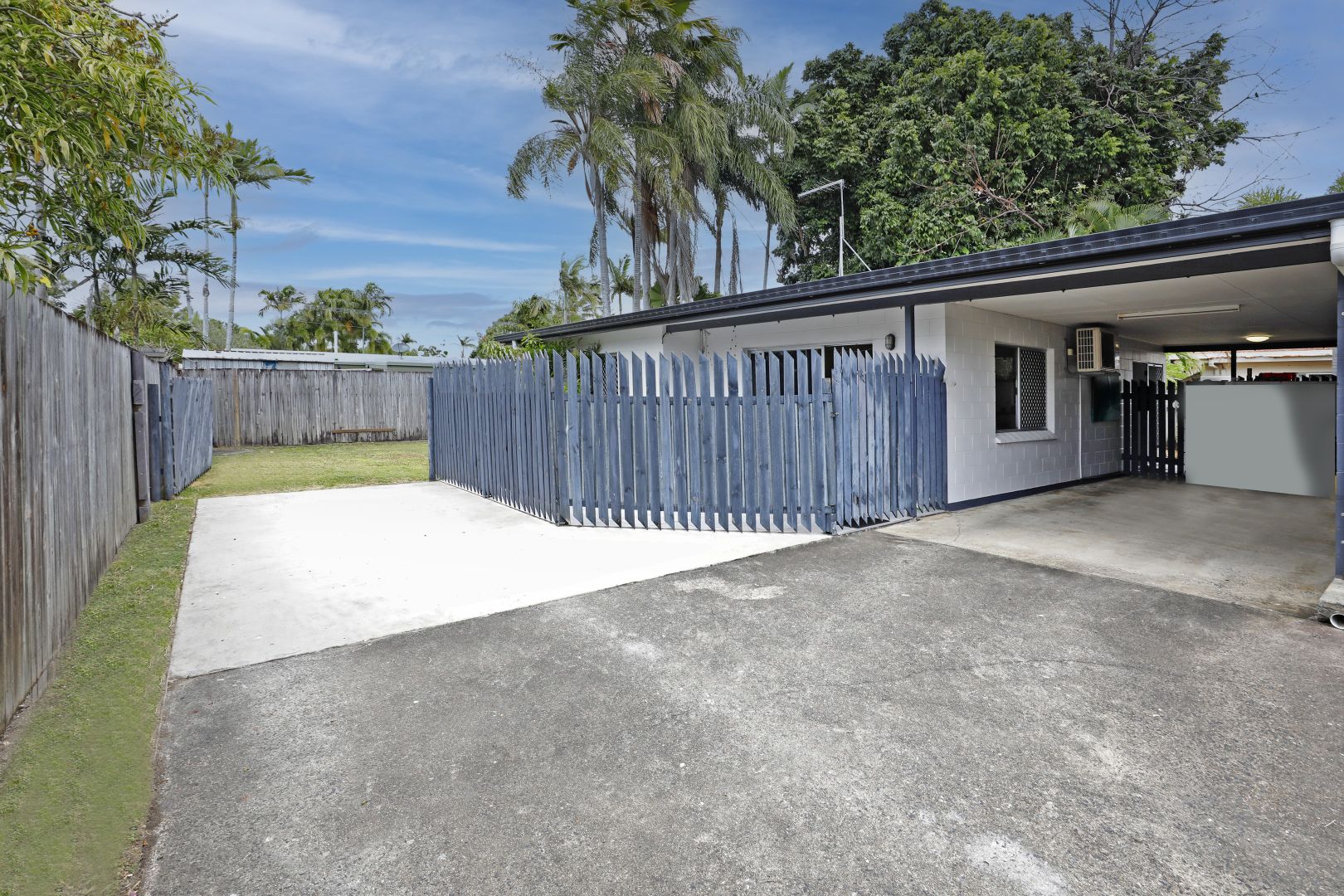 37 Tamarind Street, Holloways Beach QLD 4878, Image 2