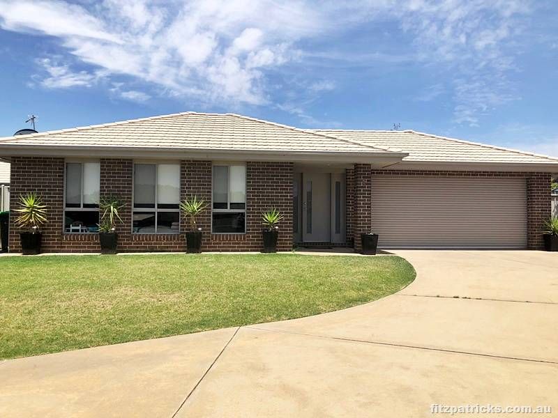 3 bedrooms Apartment / Unit / Flat in 2/33 Gunn Drive ESTELLA NSW, 2650