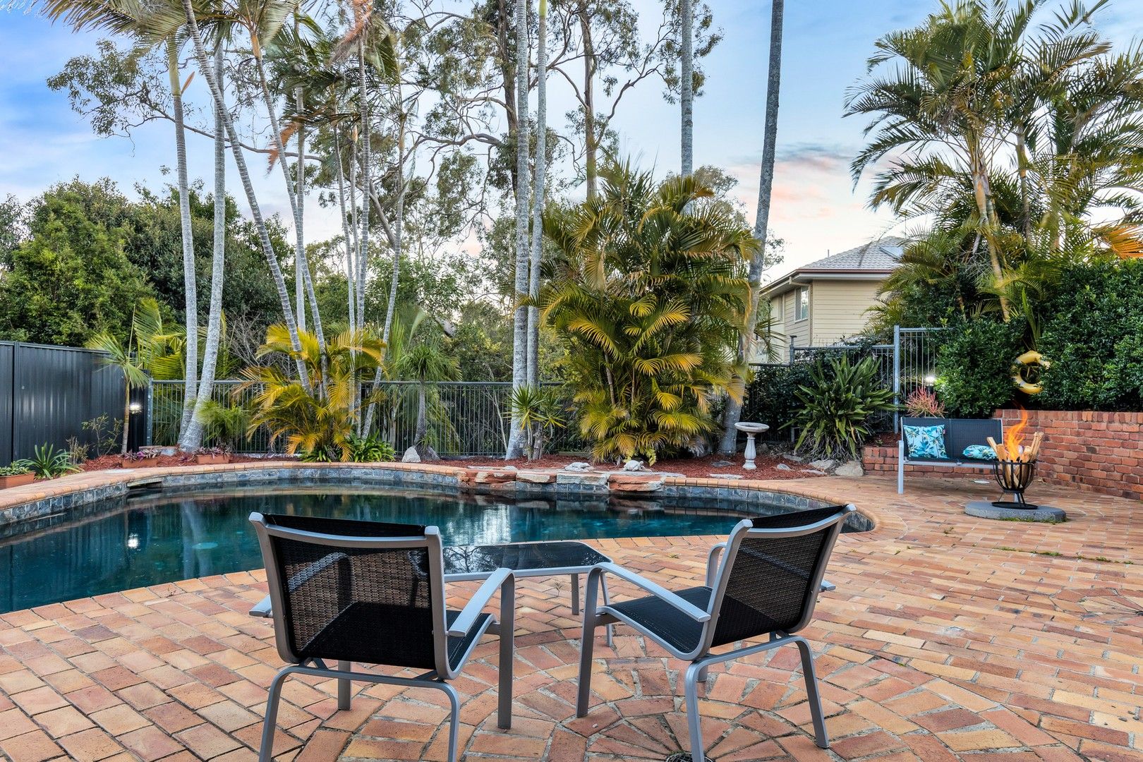 5 bedrooms House in 42 Sinatra Crescent MCDOWALL QLD, 4053
