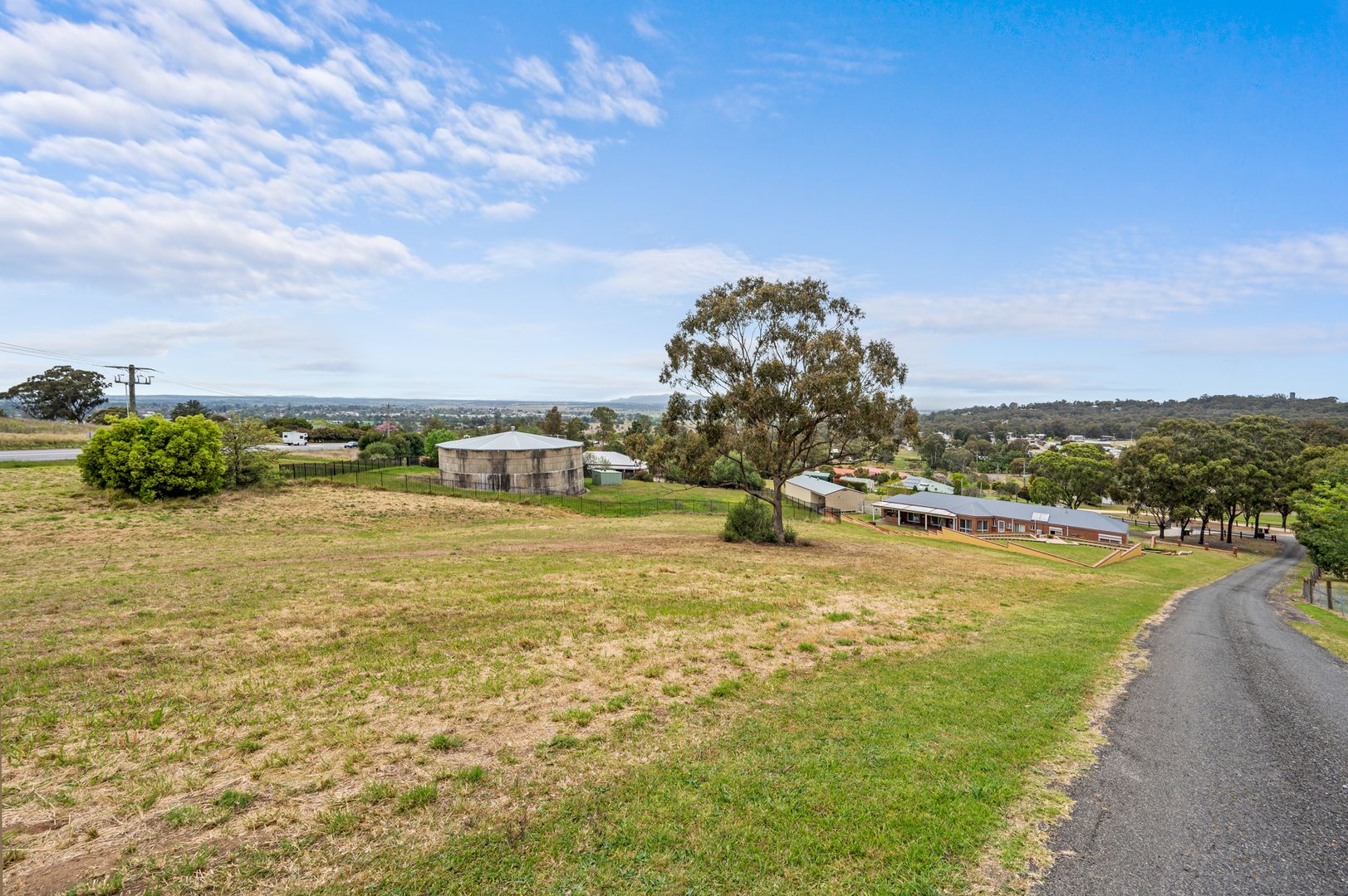 8 McDougall Close, Mcdougalls Hill NSW 2330, Image 2