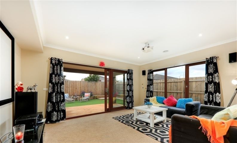 34 Clement Way, Melton South VIC 3338, Image 2