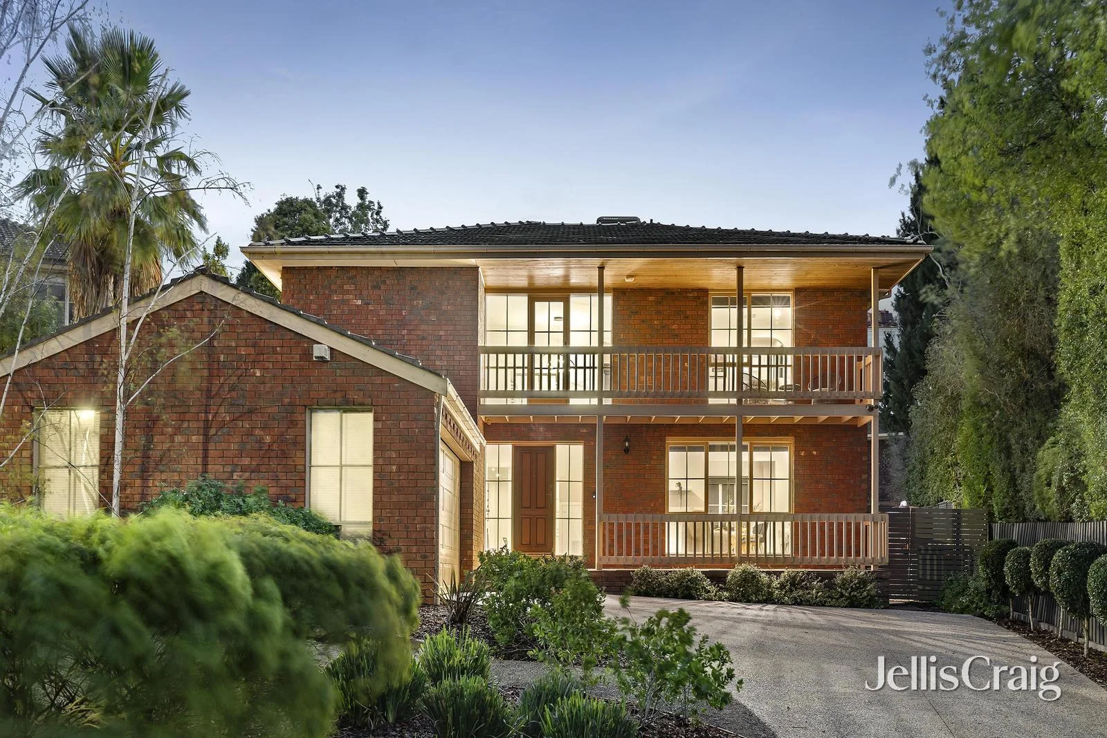 12 Thorncombe Walk, Doncaster East VIC 3109