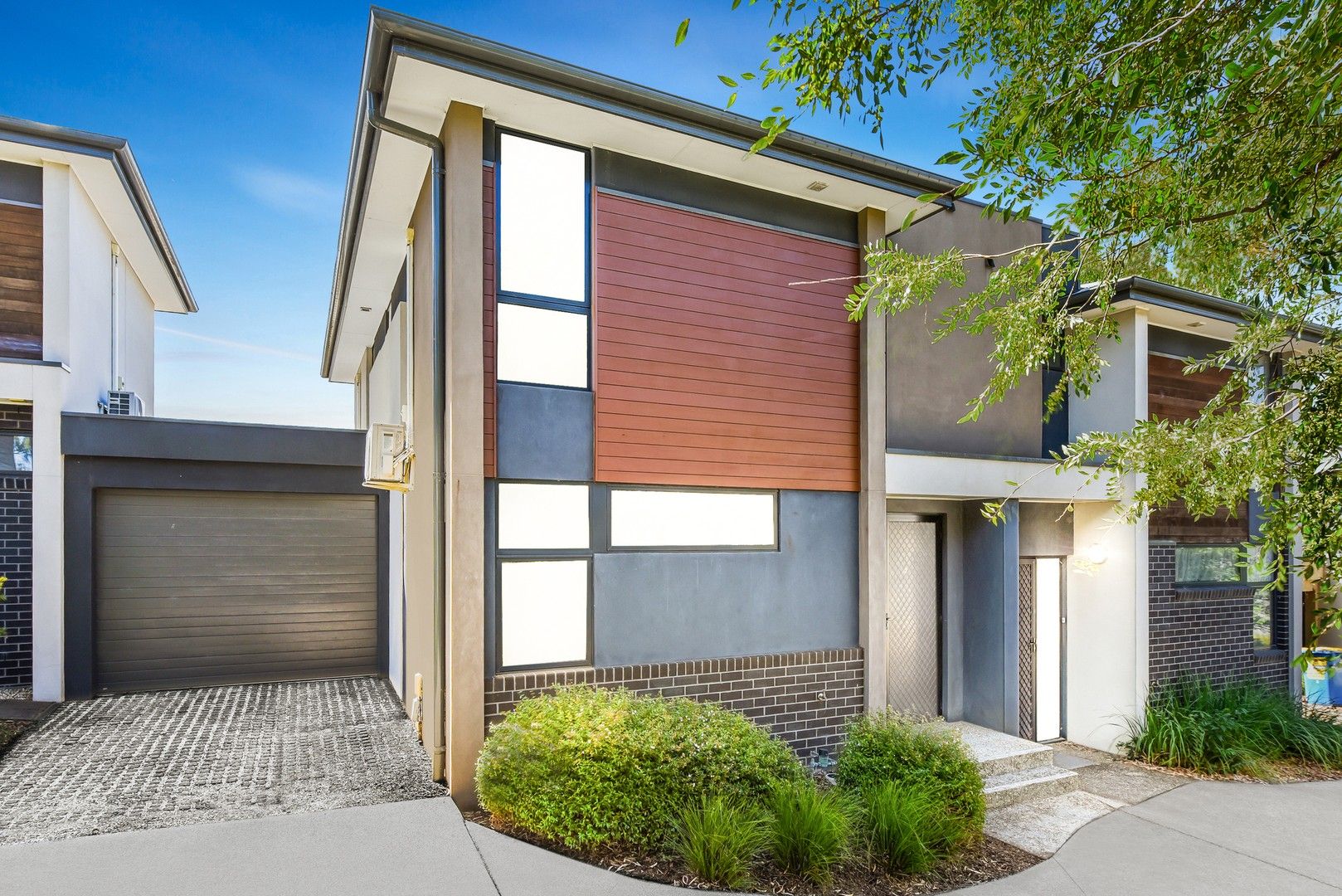 3 bedrooms Townhouse in 2/21 Doncaster East Road MITCHAM VIC, 3132