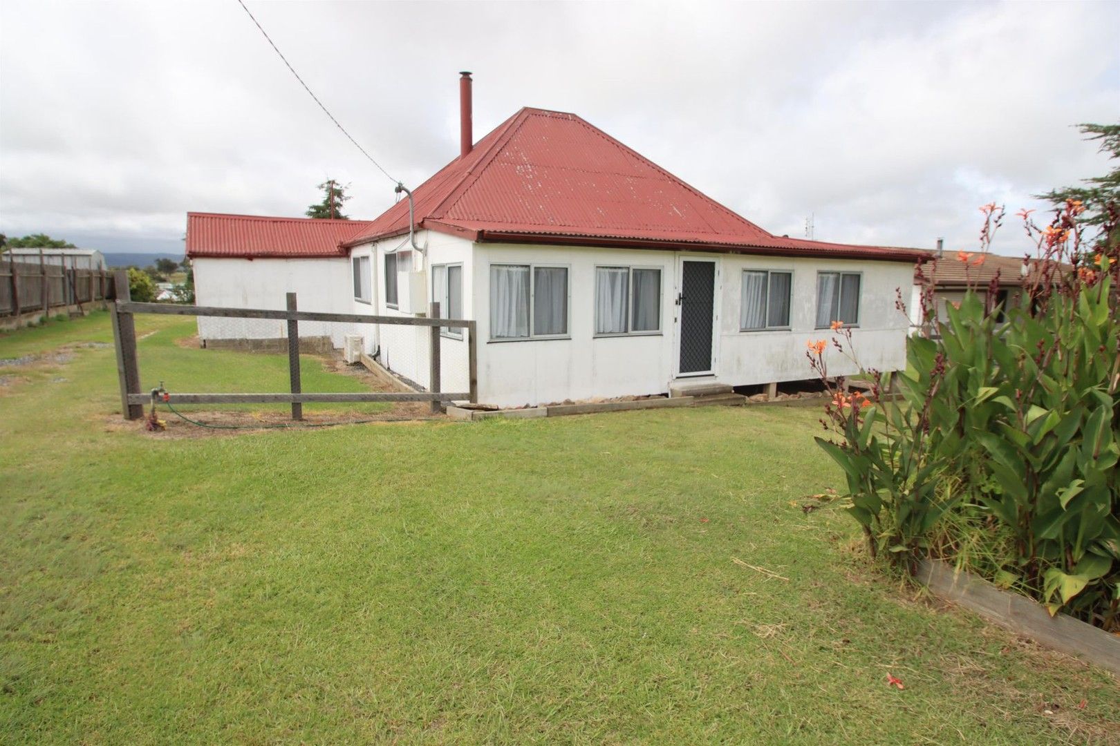 106 Cowper Street, Tenterfield NSW 2372, Image 0