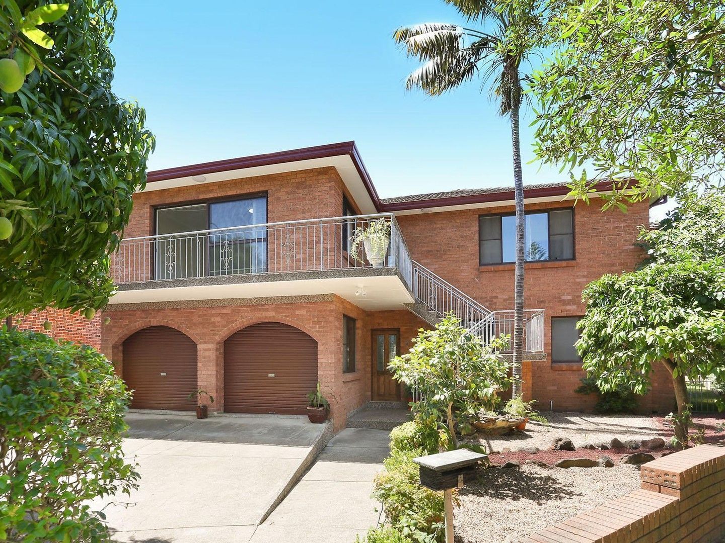 6 bedrooms House in 3 Laurina Avenue EARLWOOD NSW, 2206