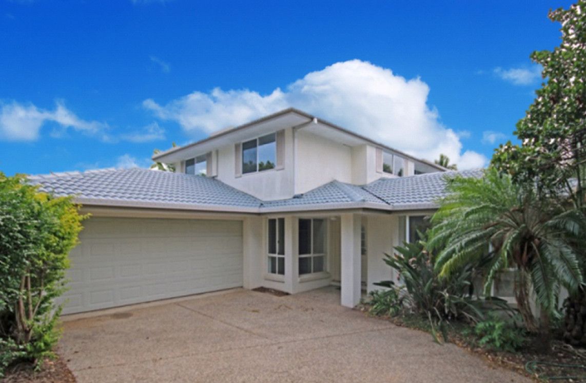 5 bedrooms House in 14 Pinehurst Place CARINDALE QLD, 4152