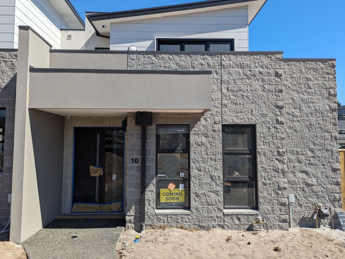 2 bedrooms Townhouse in 10 Wilson Street ROSEBUD VIC, 3939