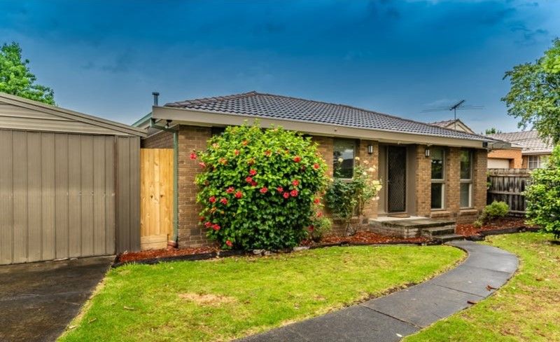 4 bedrooms House in 35 Lakeview Avenue ROWVILLE VIC, 3178