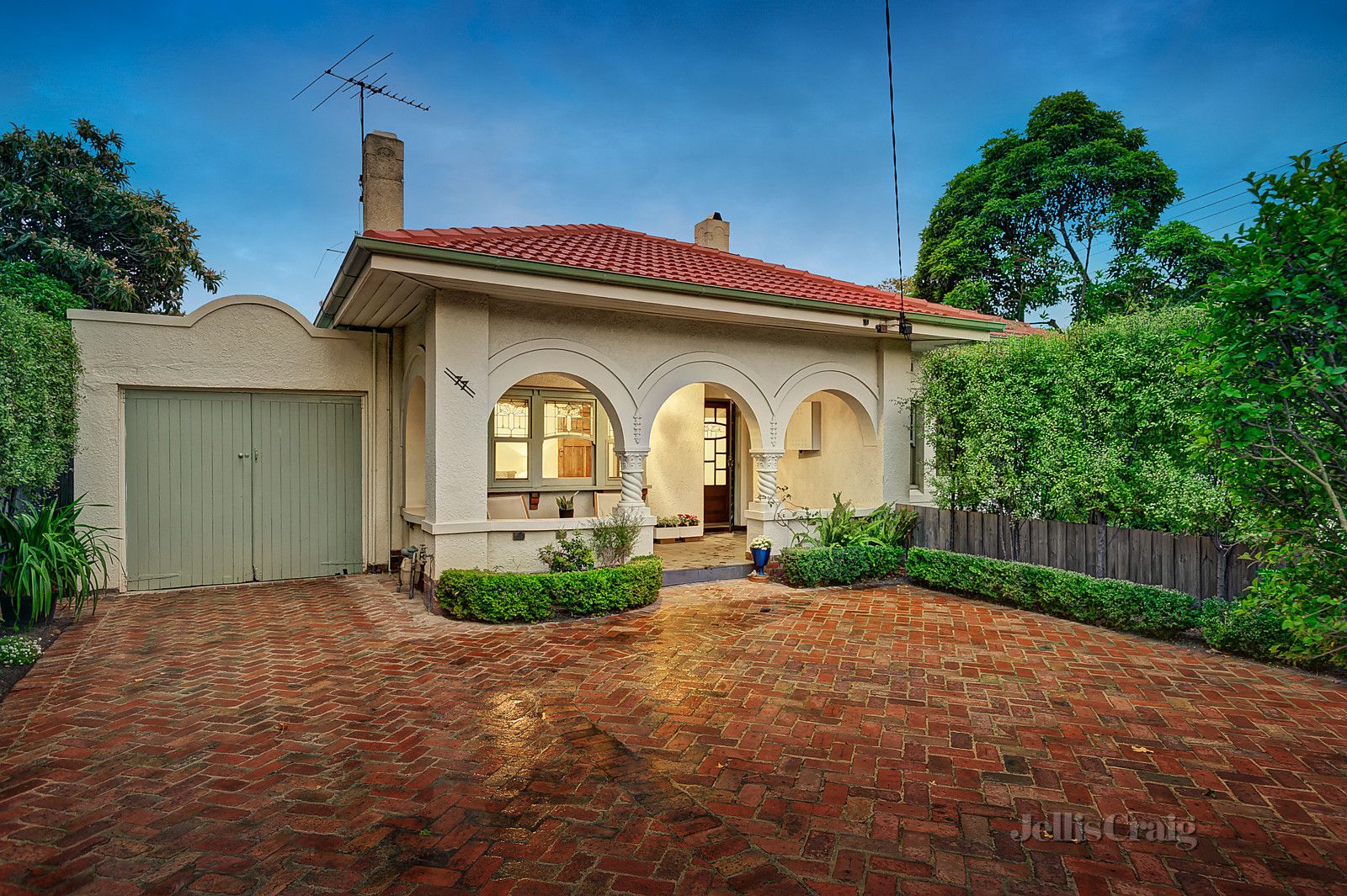 77 Waverley Road, Malvern East Property History & Address Research