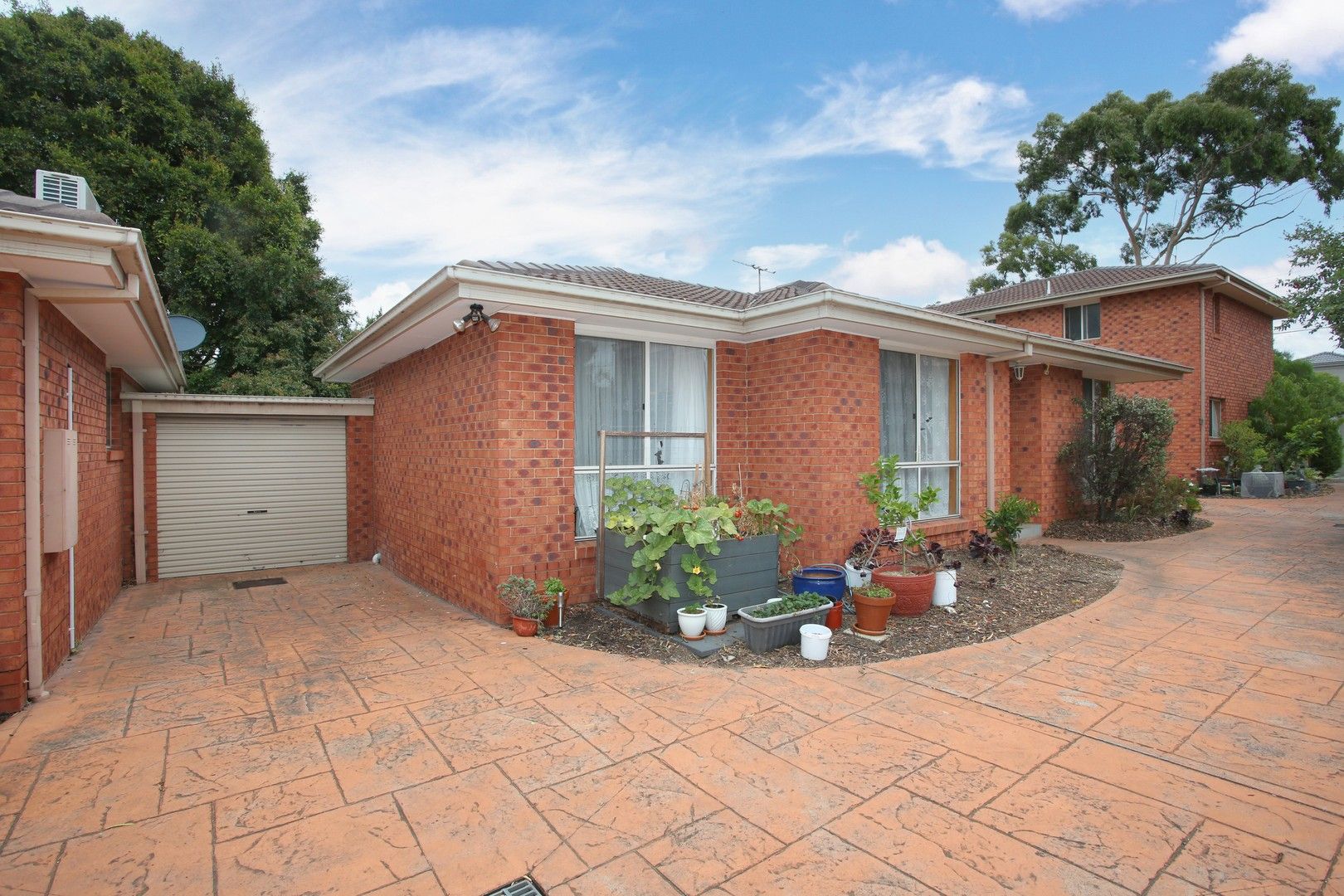 2 bedrooms Apartment / Unit / Flat in 4/84-86 Roslyn Street BURWOOD VIC, 3125