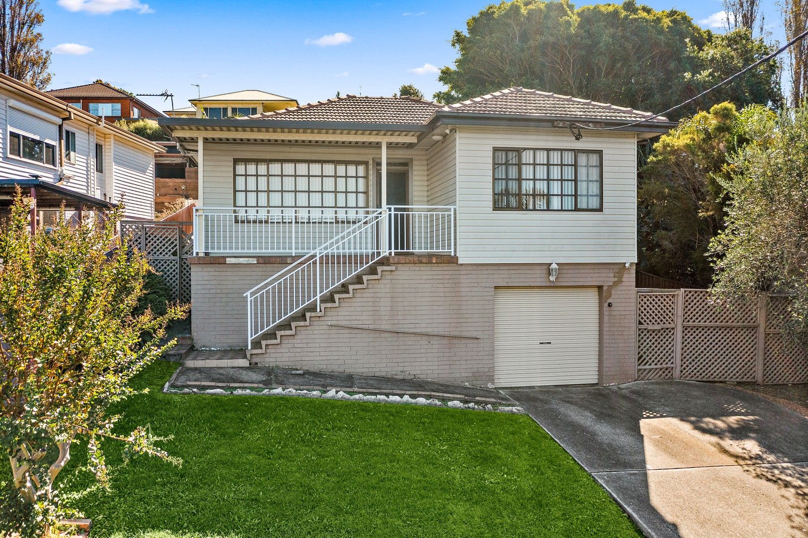 4 Canberra Road, Lake Heights NSW 2502, Image 0