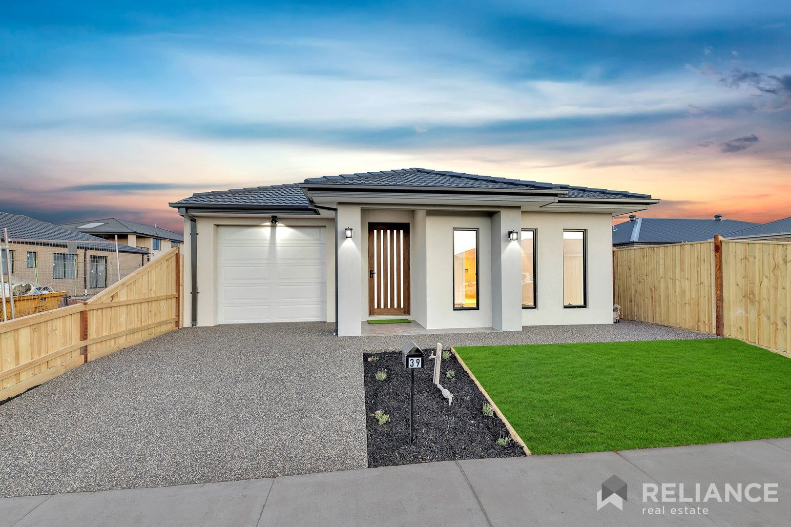 4 bedrooms House in 39 Prunus Crescent FRASER RISE VIC, 3336