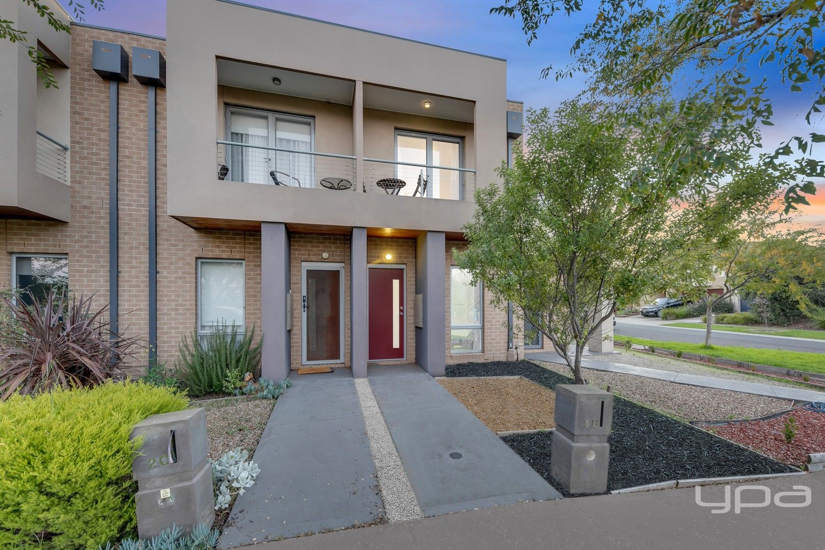 2 bedrooms Townhouse in 2B Hanworth Avenue WILLIAMS LANDING VIC, 3027