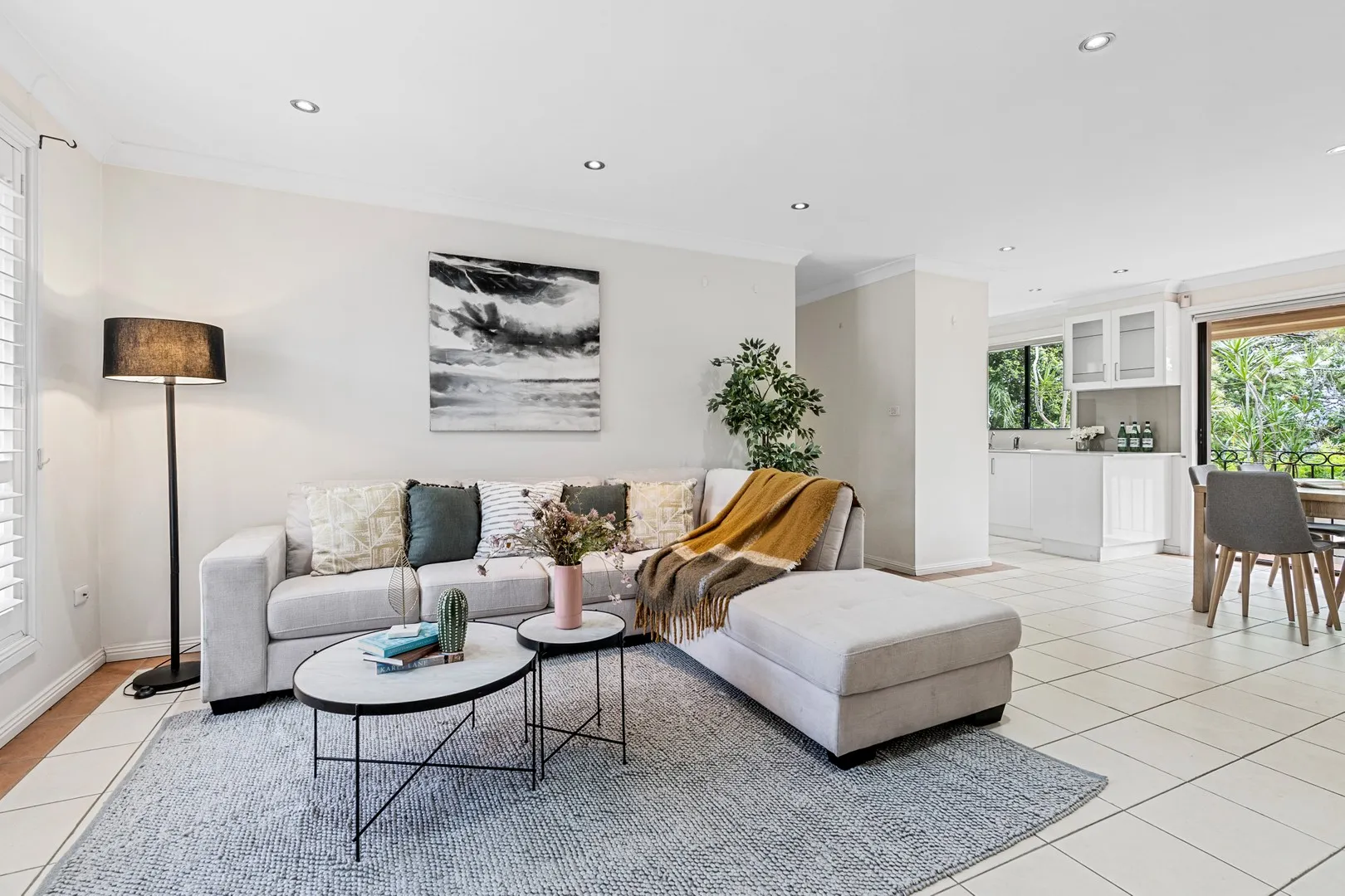 Stunning 3 Bedroom Townhouse in Prestigious Beverly Hills Neighborhood - Peaceful Retreat with Generous Living Space, Beverly Hills