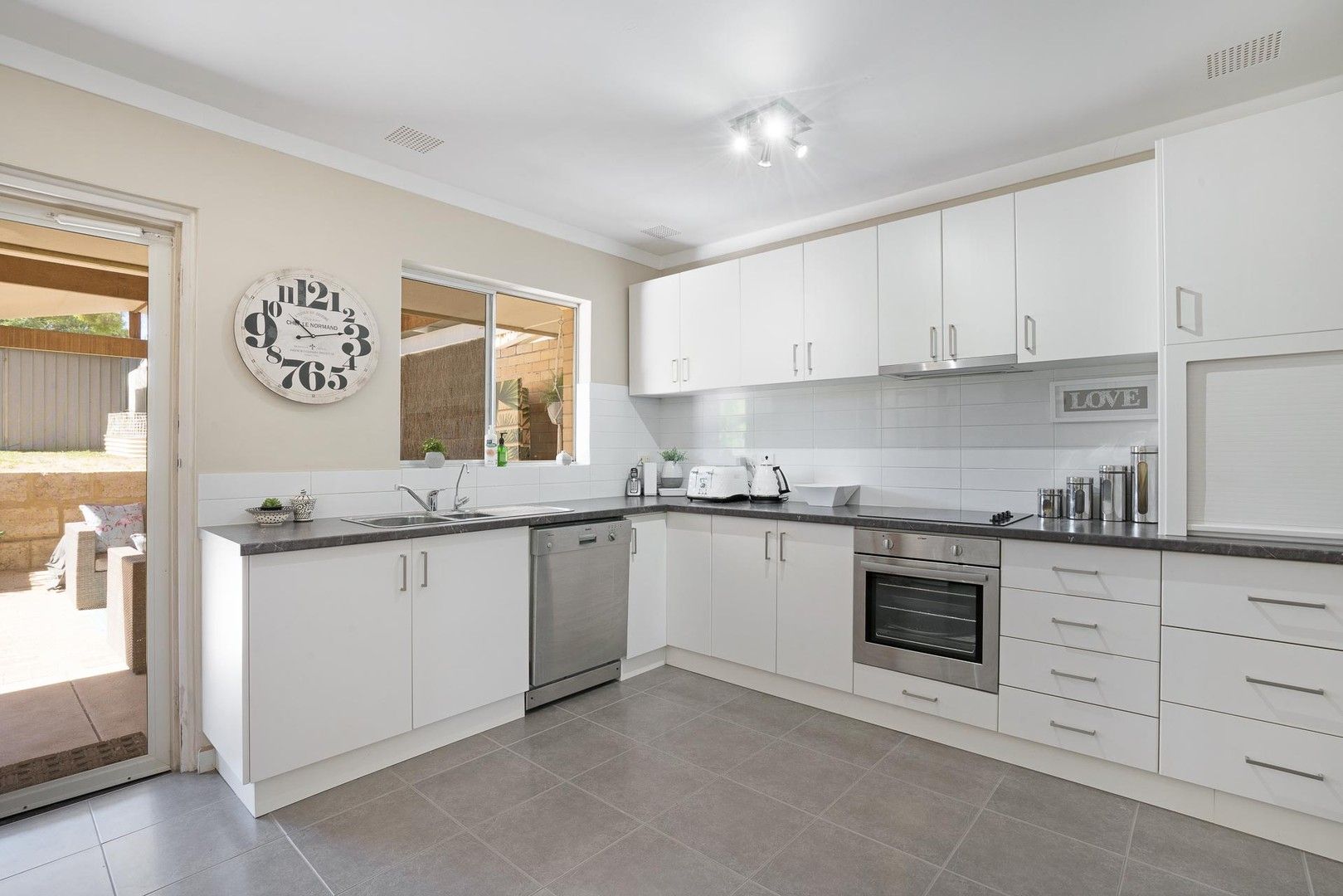 2 bedrooms House in 353A Marmion Street MELVILLE WA, 6156