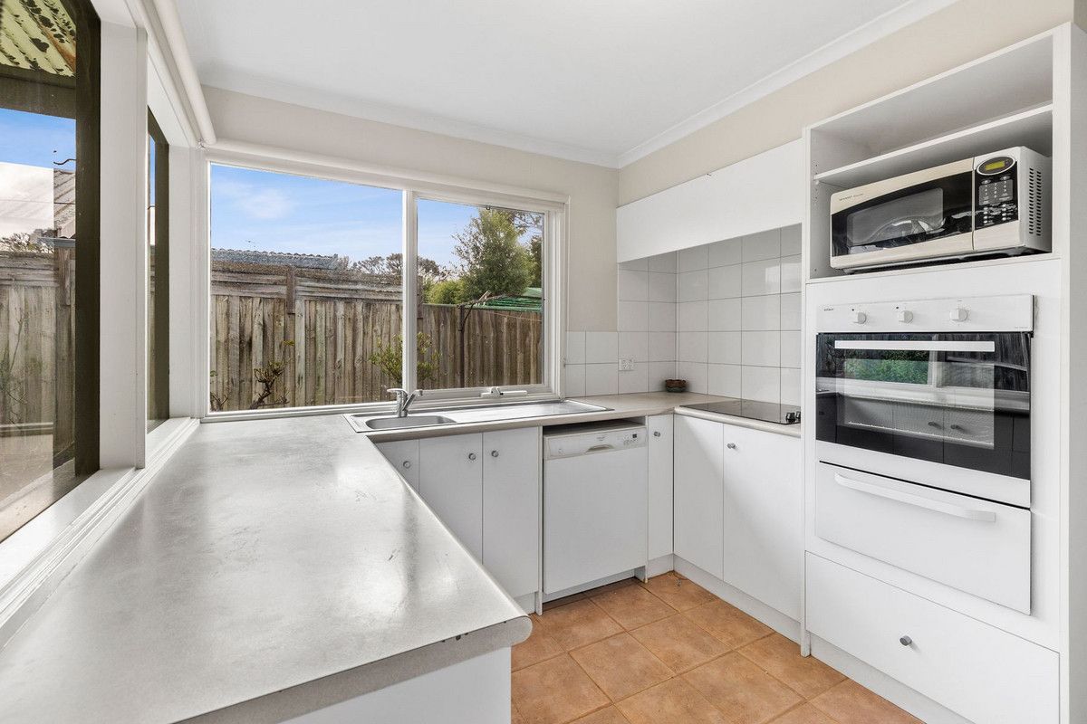 2/57 Glaneuse Avenue, Torquay VIC 3228, Image 2