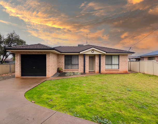 9 Guillan Place, Parkes NSW 2870