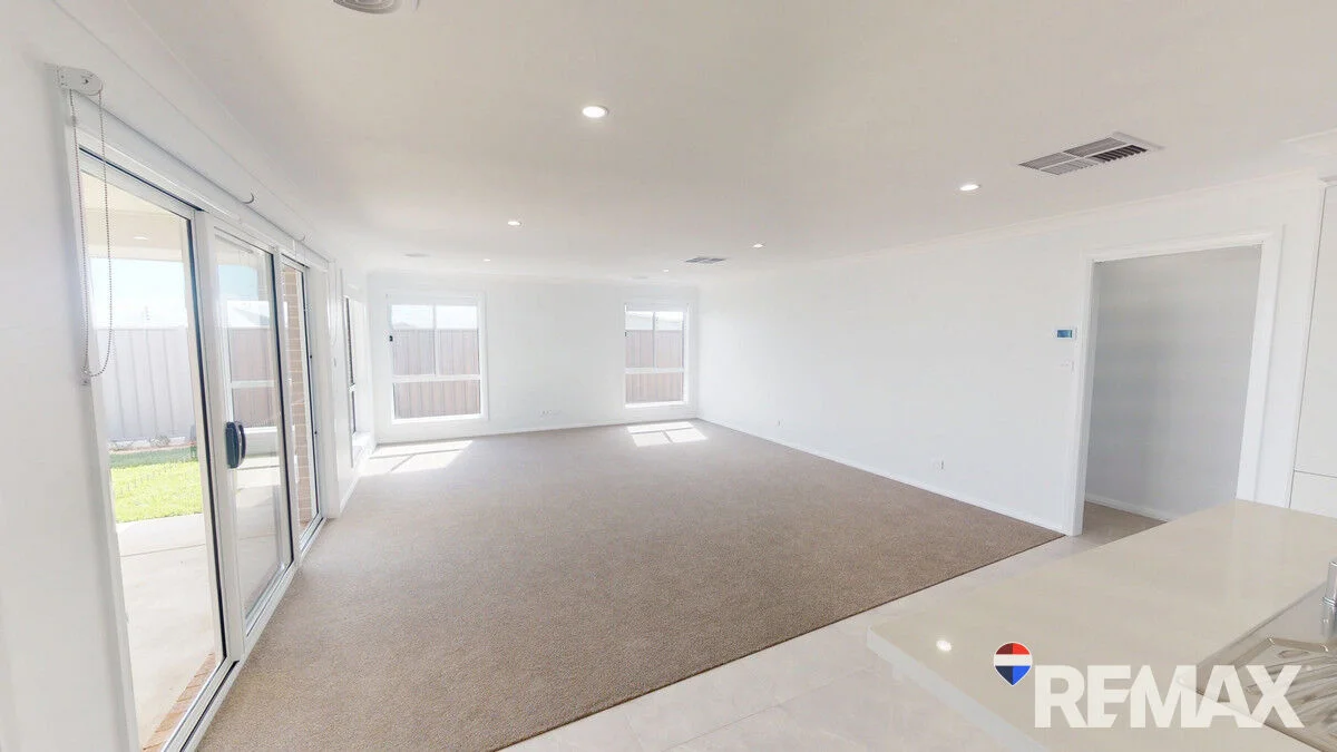 Additional image 6 of 2/21 Hilton Place, Junee NSW 2663