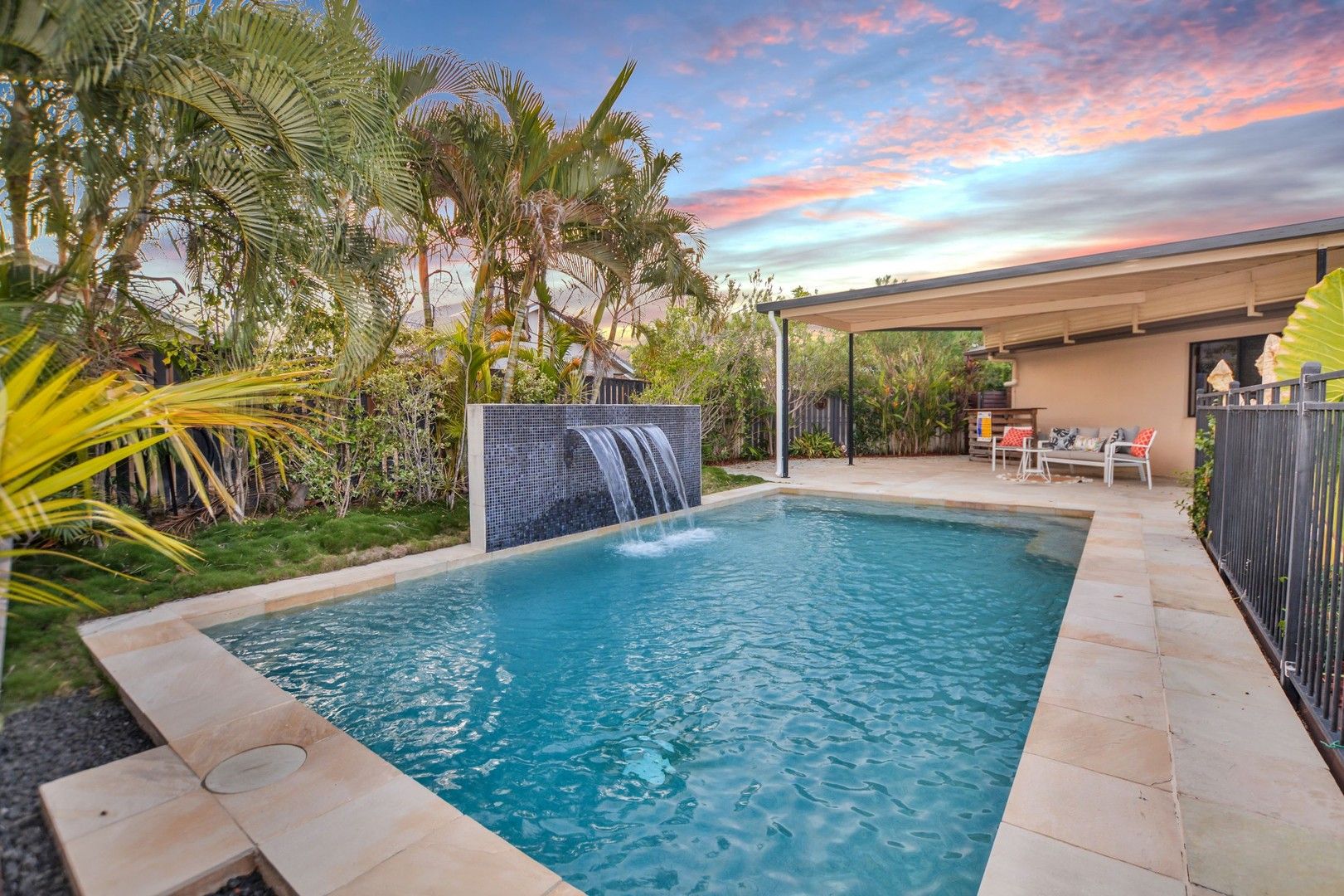 4 bedrooms House in 9 Bronte Court BUSHLAND BEACH QLD, 4818