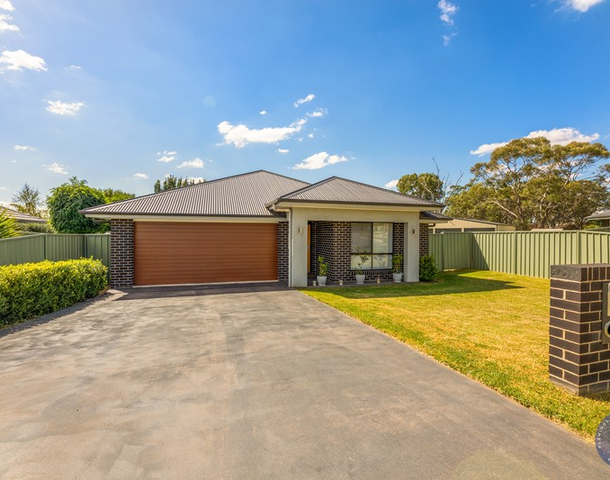 5 Francis Place, Young NSW 2594