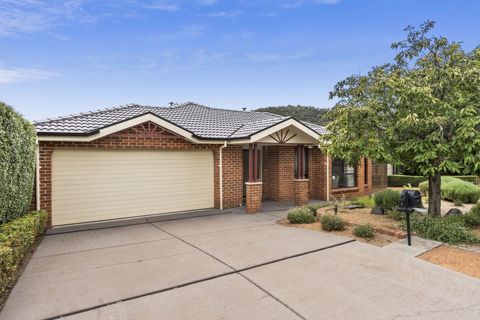 27 Pannamena Crescent, Jerrabomberra NSW 2619, Image 0