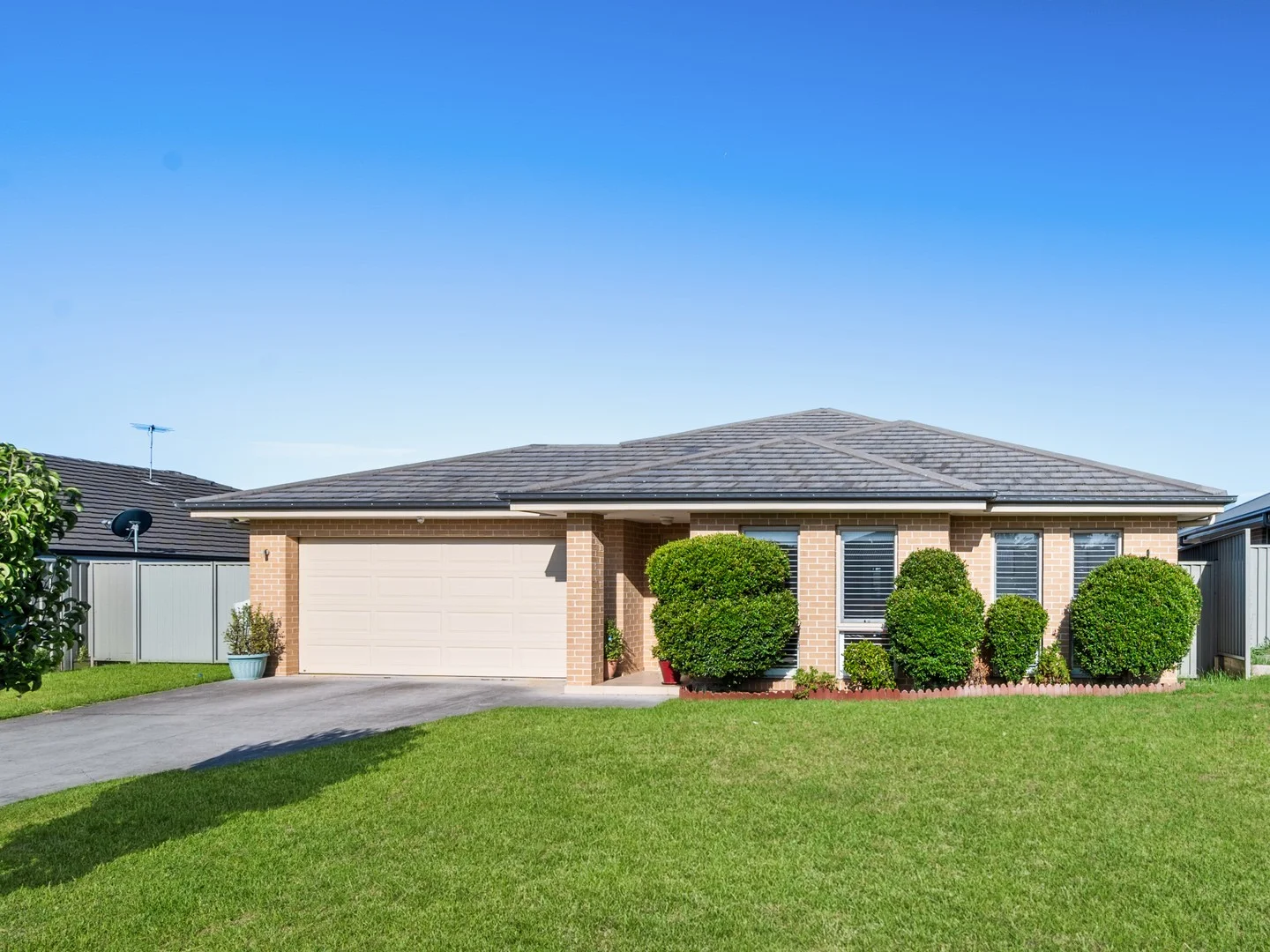Primary image of 6 Mccabe Place, Rosemeadow NSW 2560
