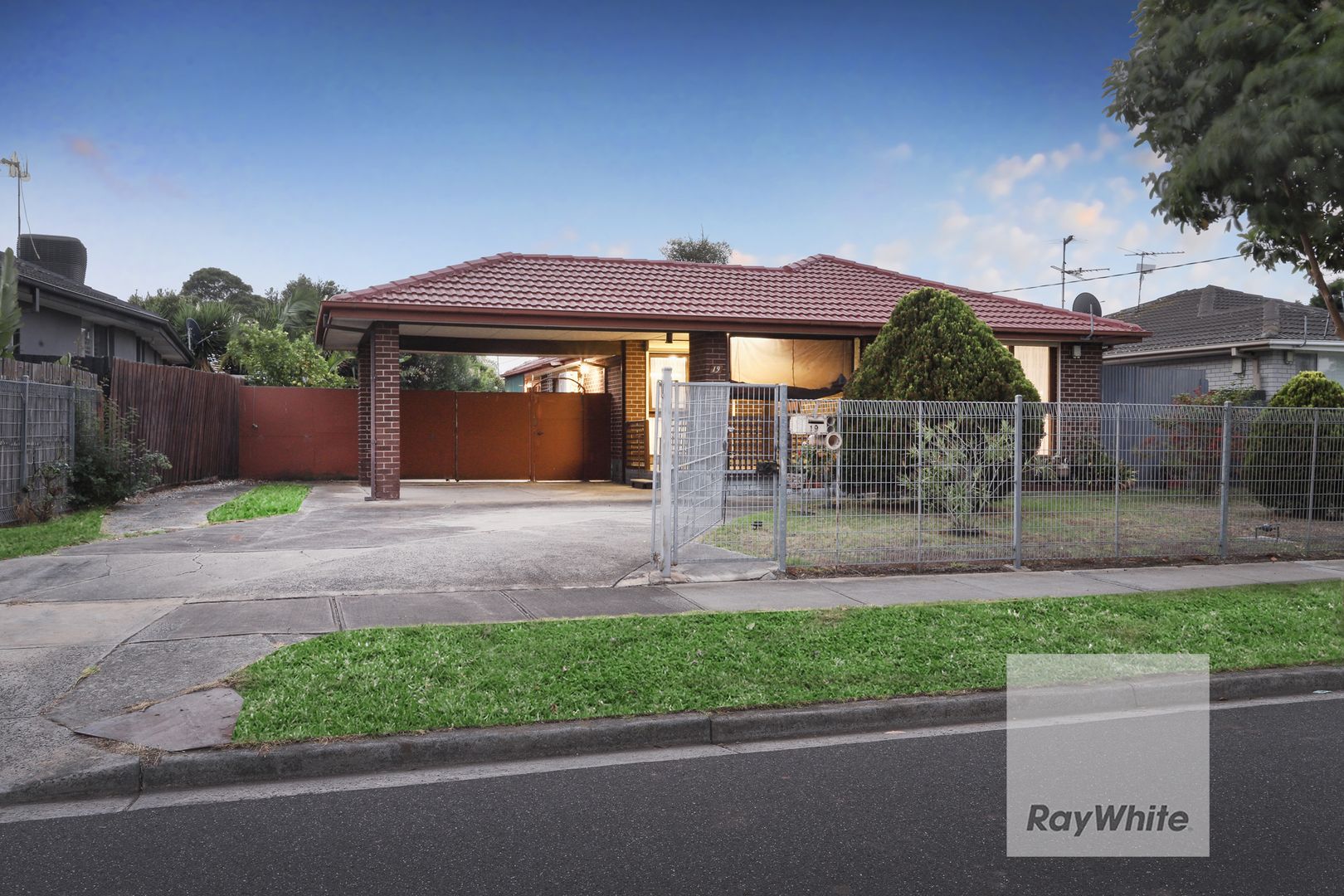 19 Vaucluse Avenue, Gladstone Park VIC 3043, Image 1