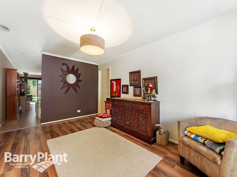 11/2 Silvertree Avenue, Delahey VIC 3037, Image 1