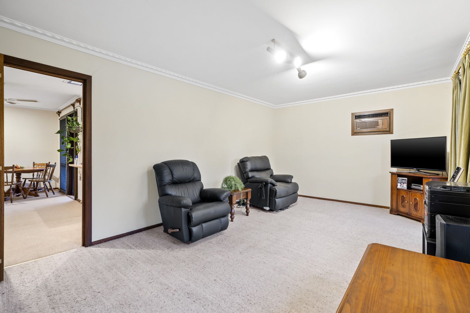62 Folkstone Crescent, Ferntree Gully VIC 3156, Image 2