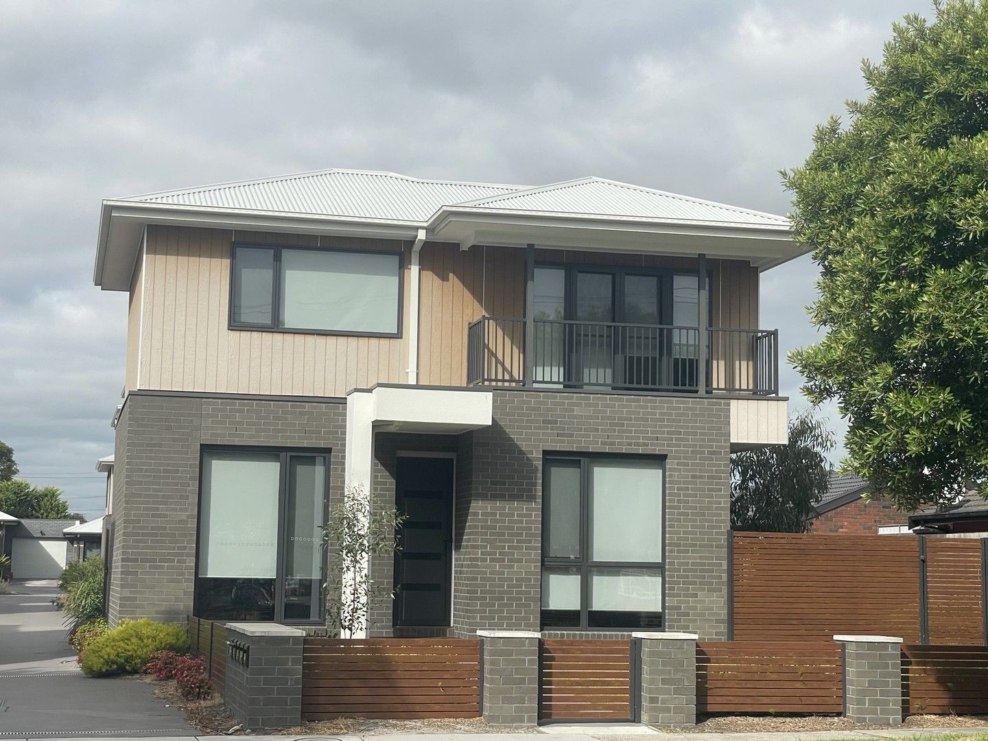 4 bedrooms Townhouse in 2 Pineios Place SPRINGVALE SOUTH VIC, 3172