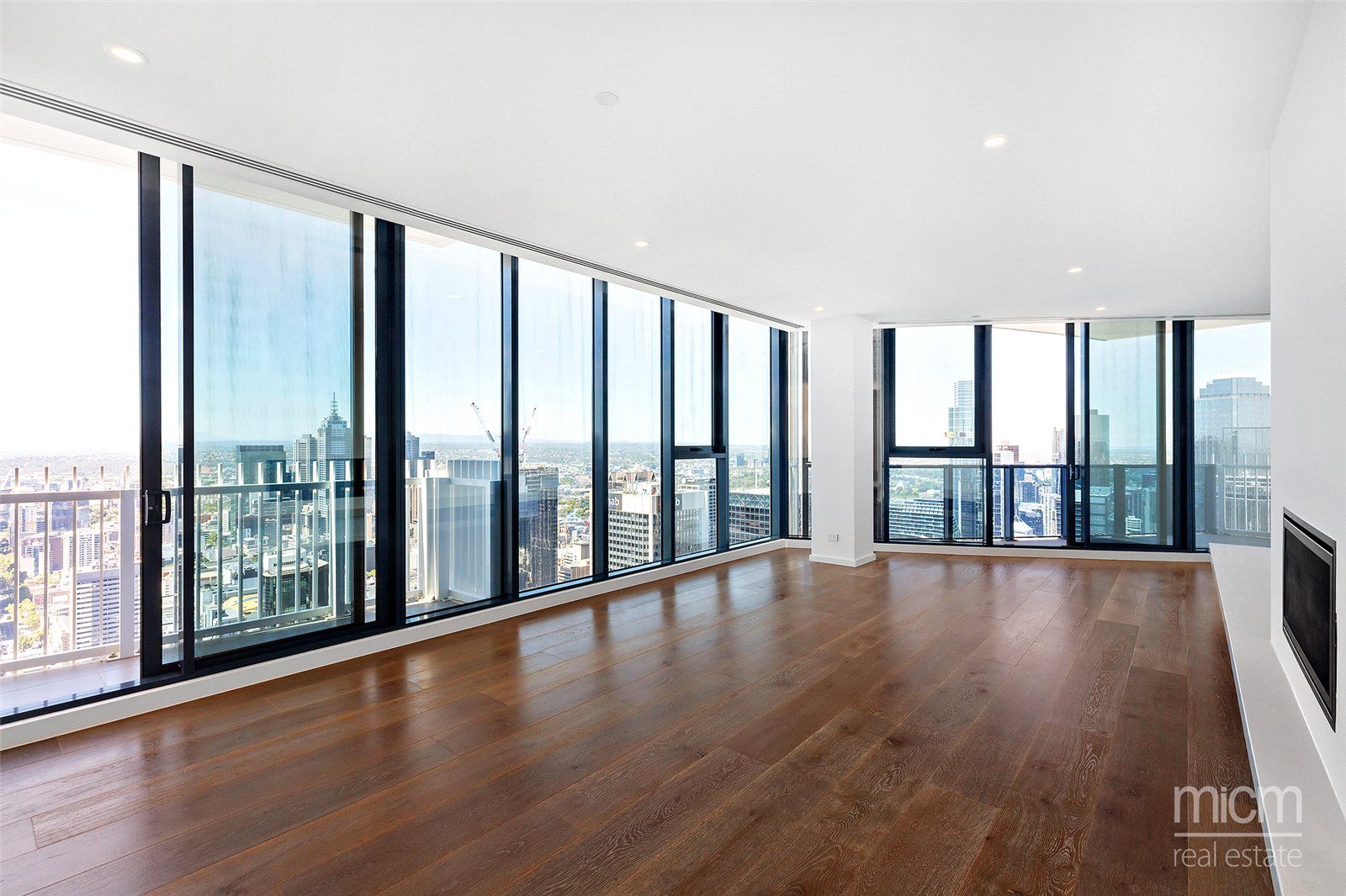 3 bedrooms Apartment / Unit / Flat in 5705/560 Lonsdale Street MELBOURNE VIC, 3000