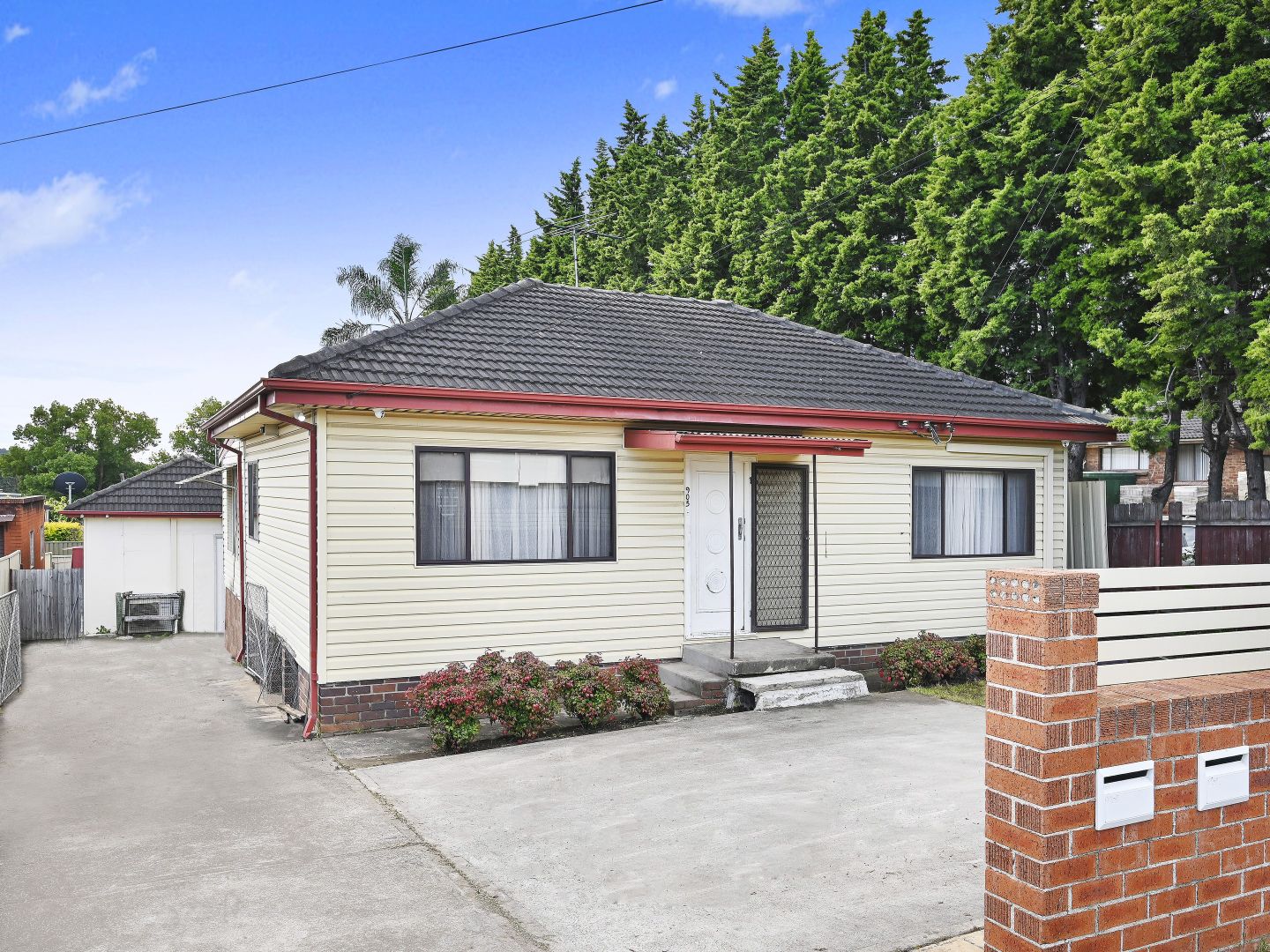 905 The Horsley Drive , Smithfield Property History & Address