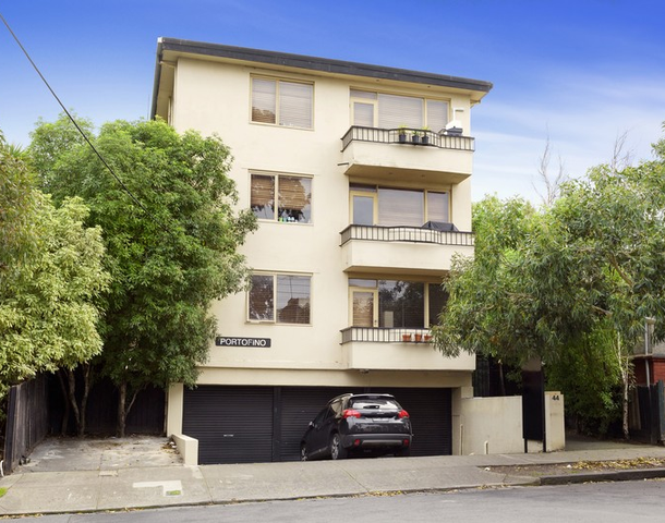 2/44 Robe Street, St Kilda VIC 3182