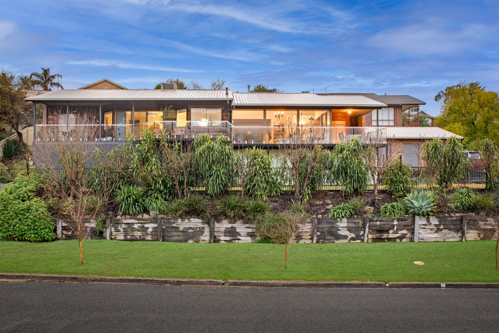 4 bedrooms House in 403 Carlma Crescent LAVINGTON NSW, 2641